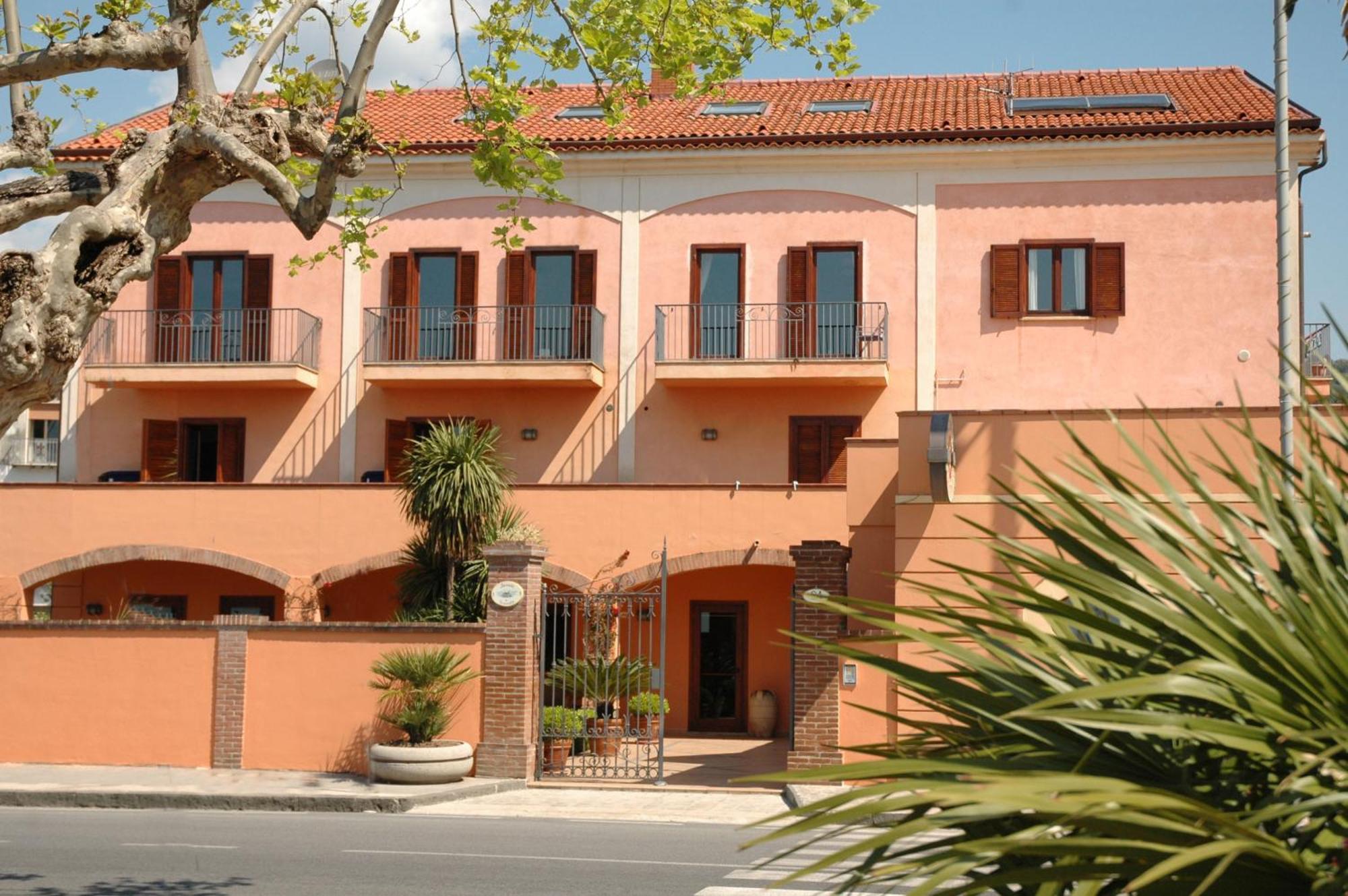 סאפרי Hotel Locanda Dei Trecento מראה חיצוני תמונה